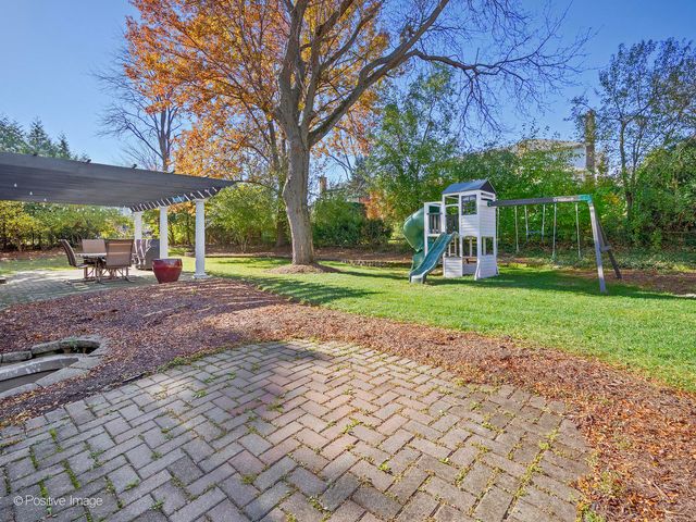 2S386 SENECA Drive, Wheaton, IL 60189