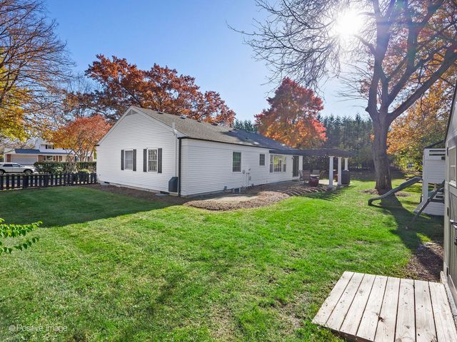 2S386 SENECA Drive, Wheaton, IL 60189