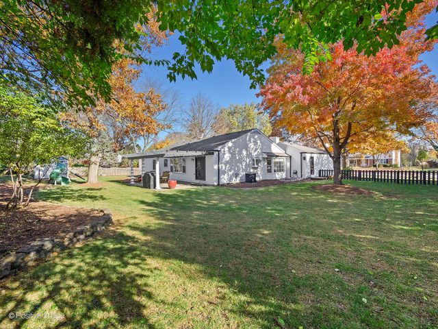 2S386 SENECA Drive, Wheaton, IL 60189