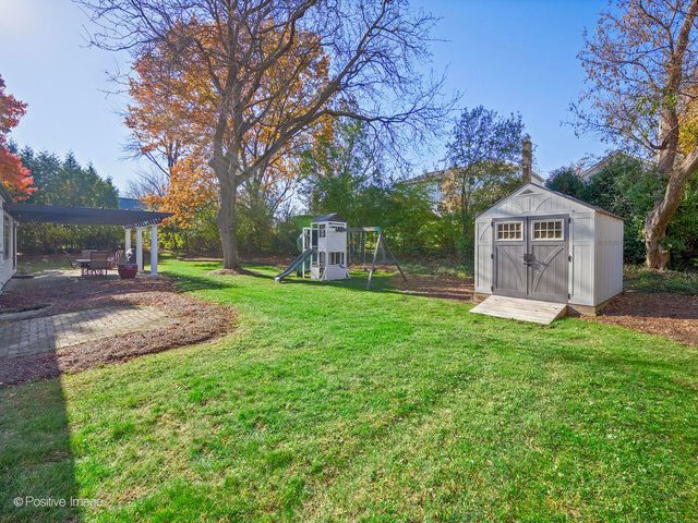 2S386 SENECA Drive, Wheaton, IL 60189