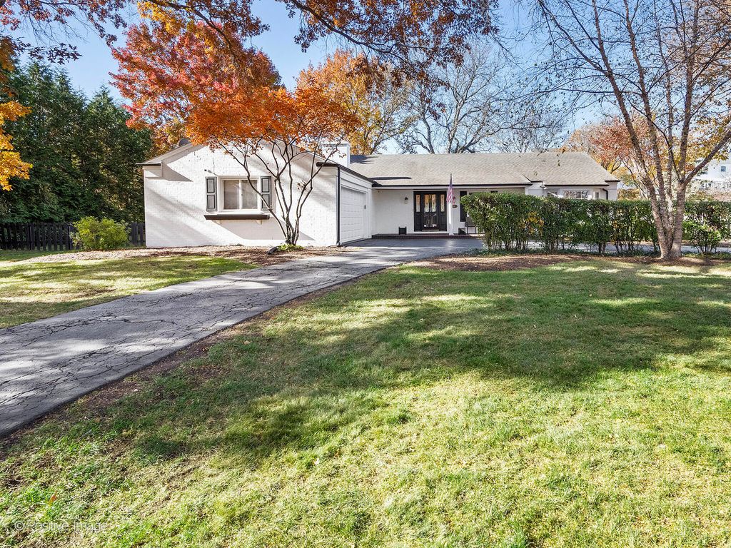 2S386 SENECA Drive, Wheaton, IL 60189