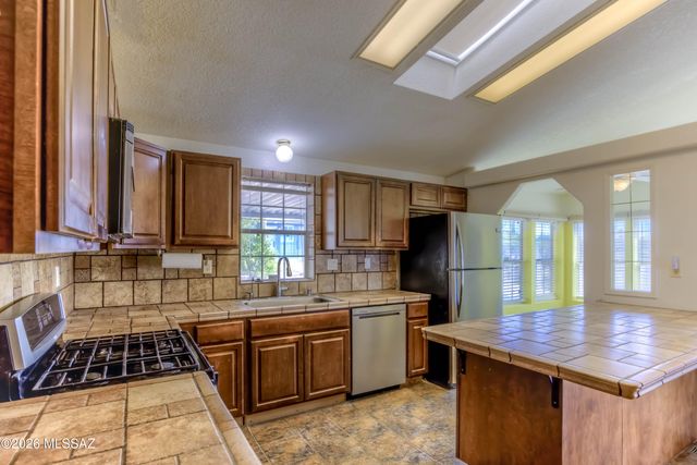 6425 S Speaks Trail, Tucson, AZ 85746