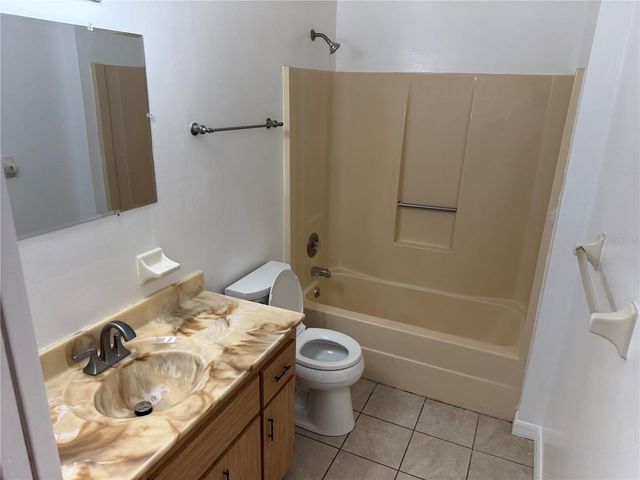 11 PINE CIRCLE LANE, Ocala, FL 34472