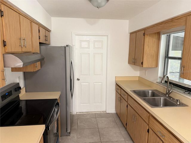 11 PINE CIRCLE LANE, Ocala, FL 34472