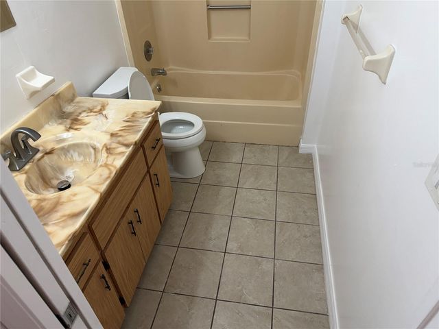 11 PINE CIRCLE LANE, Ocala, FL 34472