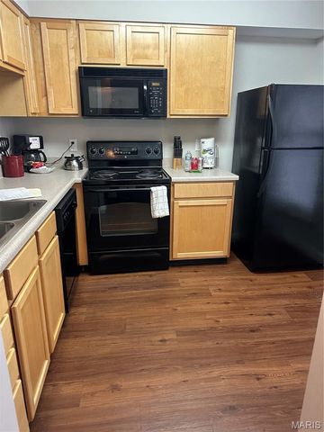 1953 Greenglen Drive 303, St Louis, MO 63122