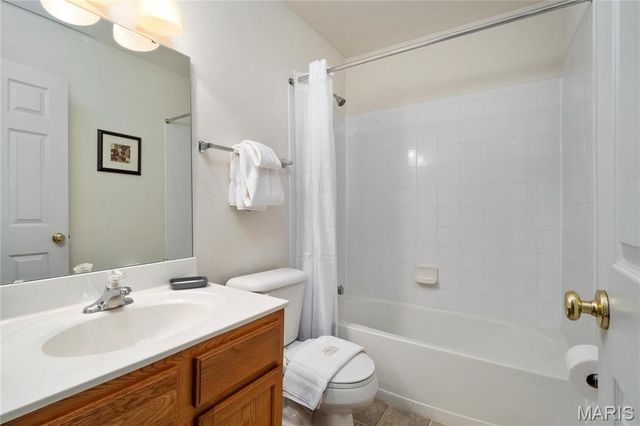 1953 Greenglen Drive 303, St Louis, MO 63122