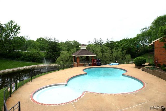 1953 Greenglen Drive 303, St Louis, MO 63122