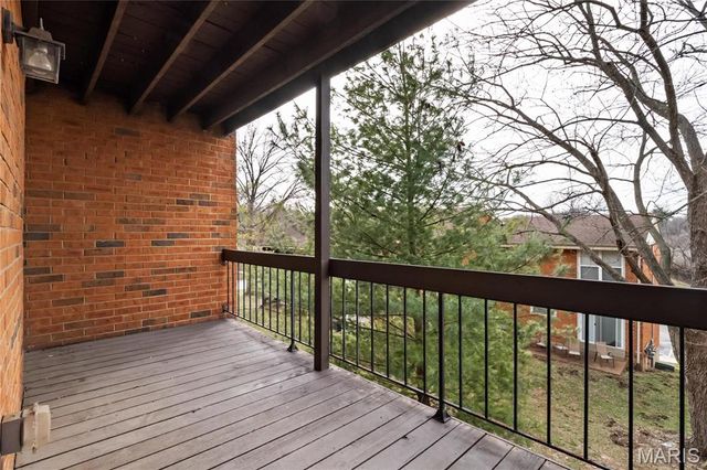 1953 Greenglen Drive 303, St Louis, MO 63122