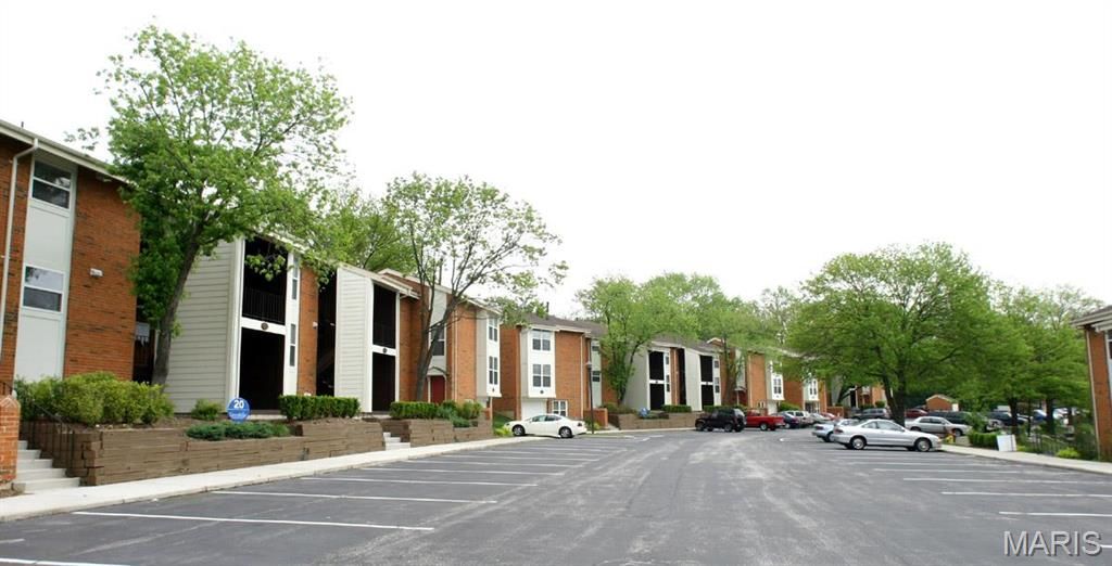 1953 Greenglen Drive 303, St Louis, MO 63122