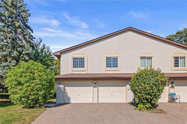 2489 Woodbridge Street, Roseville, MN 55113