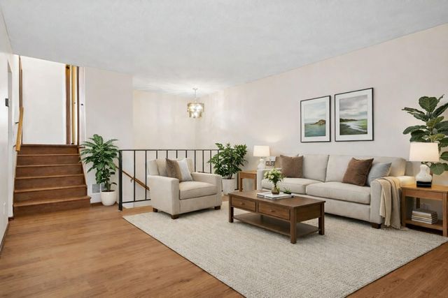 2489 Woodbridge Street, Roseville, MN 55113