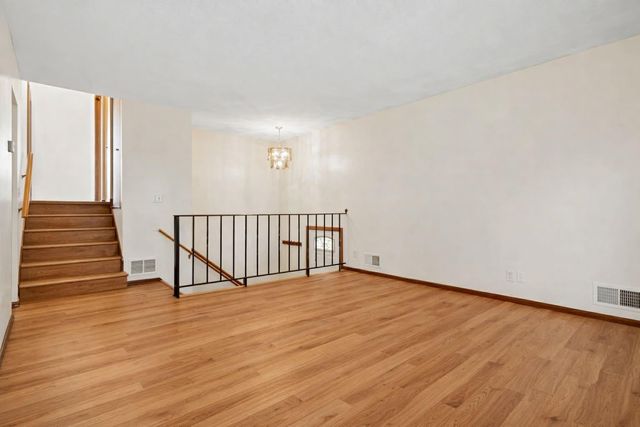 2489 Woodbridge Street, Roseville, MN 55113