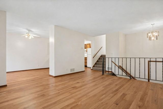 2489 Woodbridge Street, Roseville, MN 55113