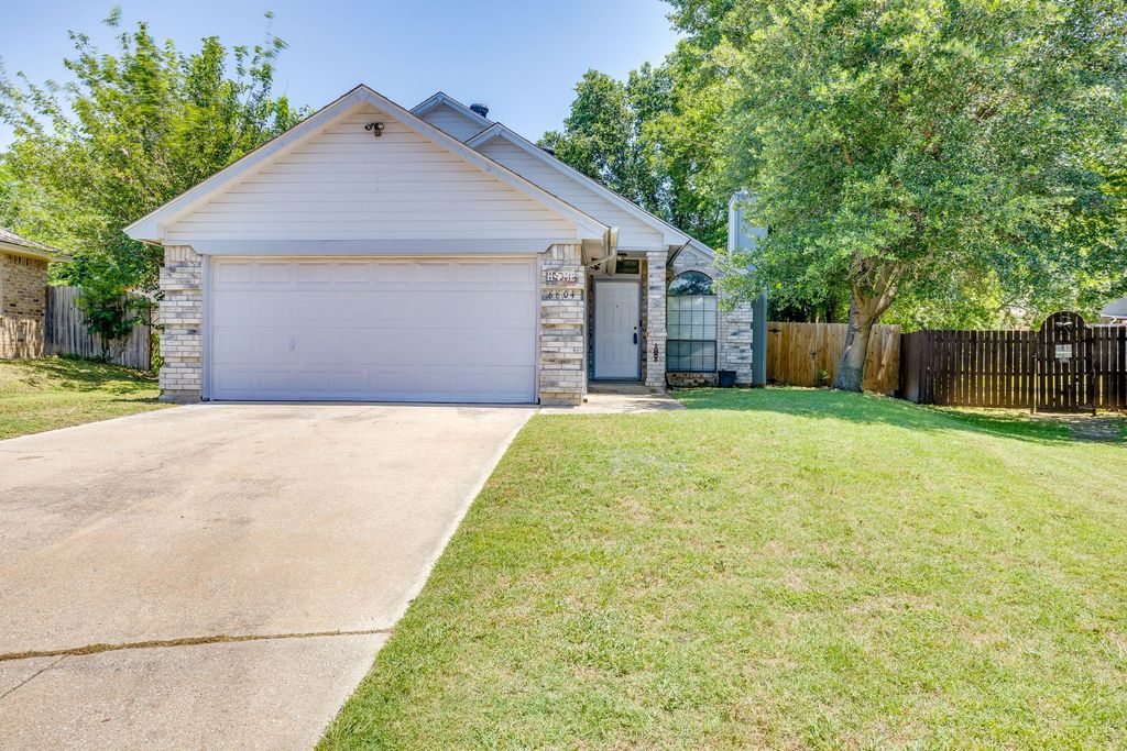 6604 Aztec Court, Lake Worth, TX 76135