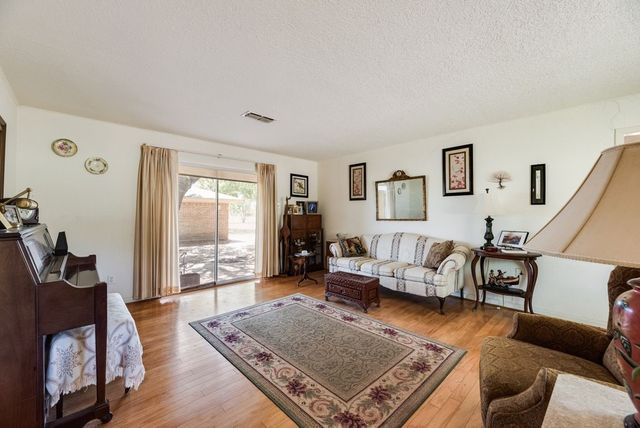 824 Batchler Road, Red Oak, TX 75154