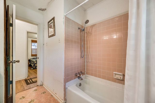 824 Batchler Road, Red Oak, TX 75154
