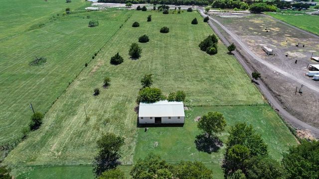 824 Batchler Road, Red Oak, TX 75154
