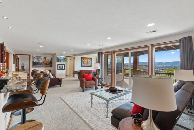 8622 E Woodland Park Dr, Spokane, WA 99217