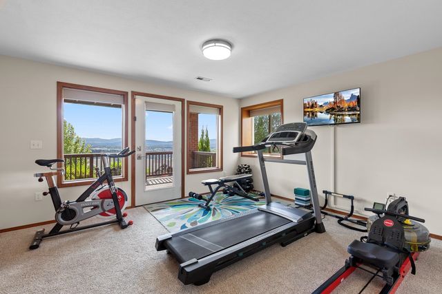 8622 E Woodland Park Dr, Spokane, WA 99217