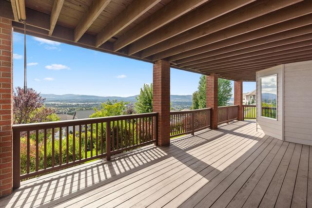 8622 E Woodland Park Dr, Spokane, WA 99217