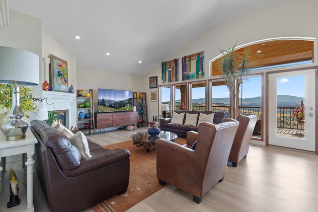 8622 E Woodland Park Dr, Spokane, WA 99217