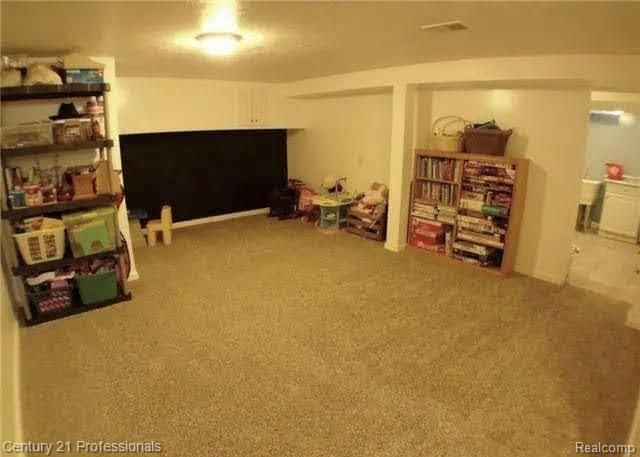 575 Troyvally Street, Troy, MI 48098