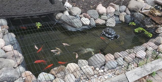 575 Troyvally Street, Troy, MI 48098