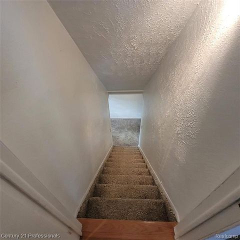 575 Troyvally Street, Troy, MI 48098