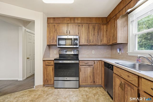 120 White Street, Manchester, CT 06042