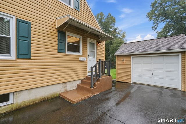120 White Street, Manchester, CT 06042