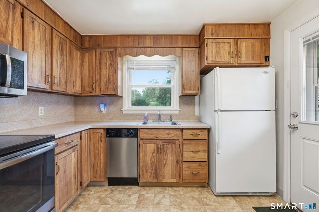120 White Street, Manchester, CT 06042