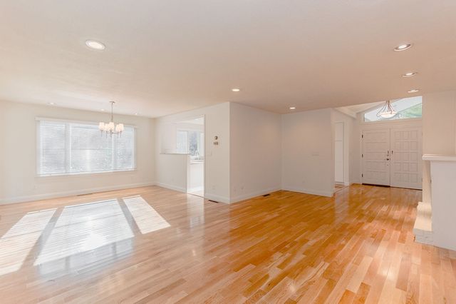 264 Country Way, Needham, MA 02492
