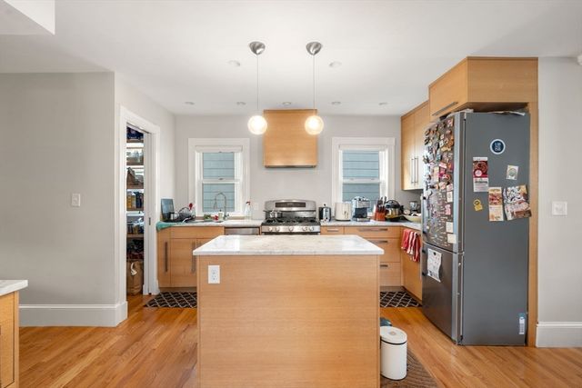 8 Seven Pines Ave 2, Cambridge, MA 02140