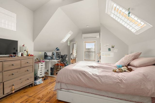 8 Seven Pines Ave 2, Cambridge, MA 02140