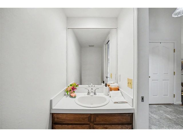 7936 S Niagara Ct, Centennial, CO 80112