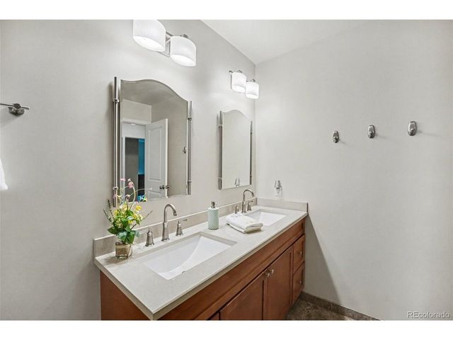 7936 S Niagara Ct, Centennial, CO 80112