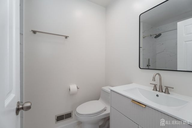 357 Hadleigh Lane, North Brunswick, NJ 08902