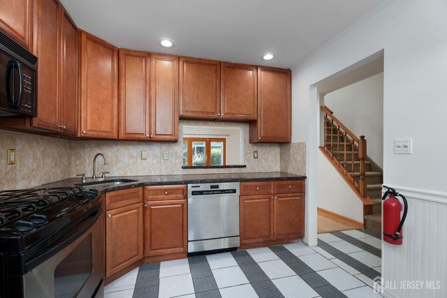 357 Hadleigh Lane, North Brunswick, NJ 08902