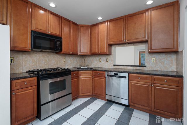 357 Hadleigh Lane, North Brunswick, NJ 08902