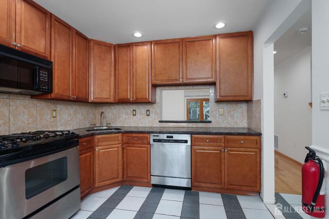 357 Hadleigh Lane, North Brunswick, NJ 08902