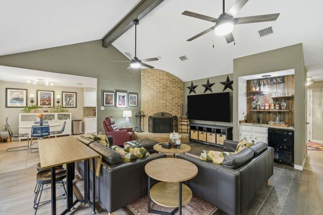2204 Creekview DR, Round Rock, TX 78681