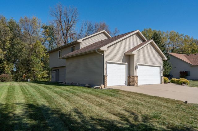 113 Sunburst Circle, Mankato, MN 56037