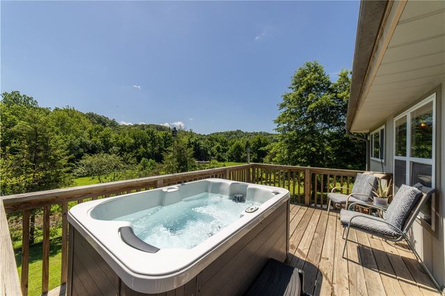 8252 Larue Road, Rogers, AR 72756