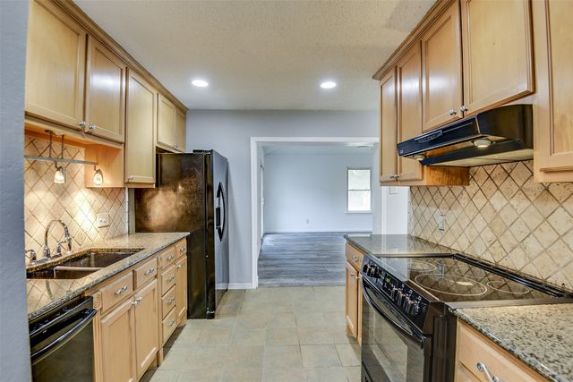 309 Sunnyview Drive, Mansfield, TX 76063