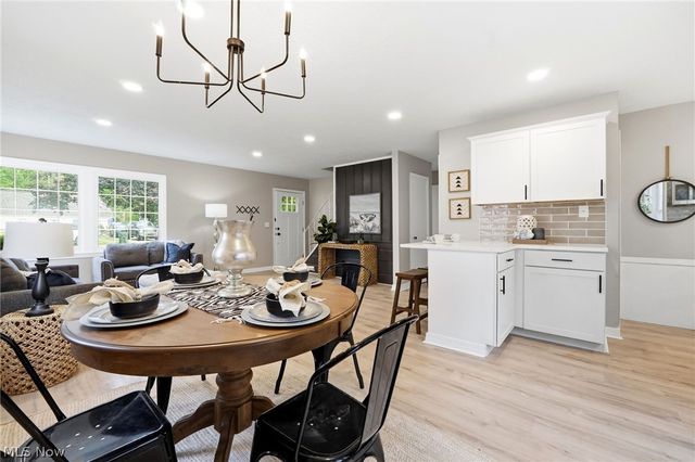 330 Inwood Boulevard, Avon Lake, OH 44012