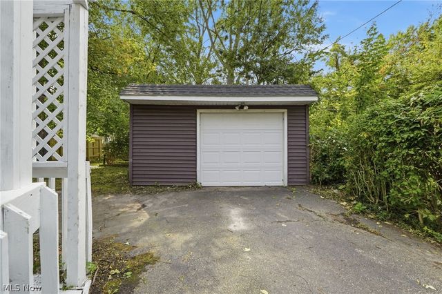 330 Inwood Boulevard, Avon Lake, OH 44012