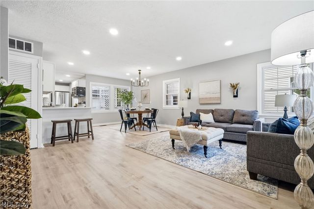 330 Inwood Boulevard, Avon Lake, OH 44012
