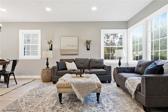 330 Inwood Boulevard, Avon Lake, OH 44012