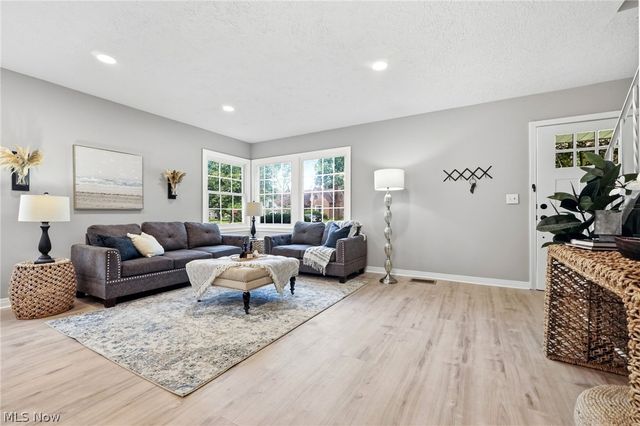 330 Inwood Boulevard, Avon Lake, OH 44012